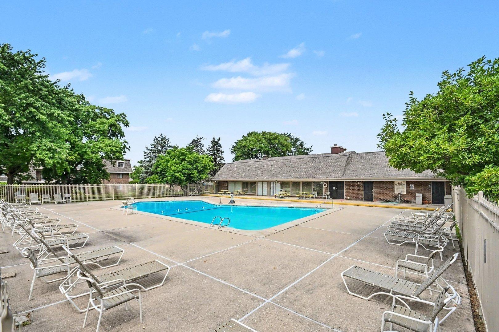 E Bailey Rd, Naperville, IL 60565