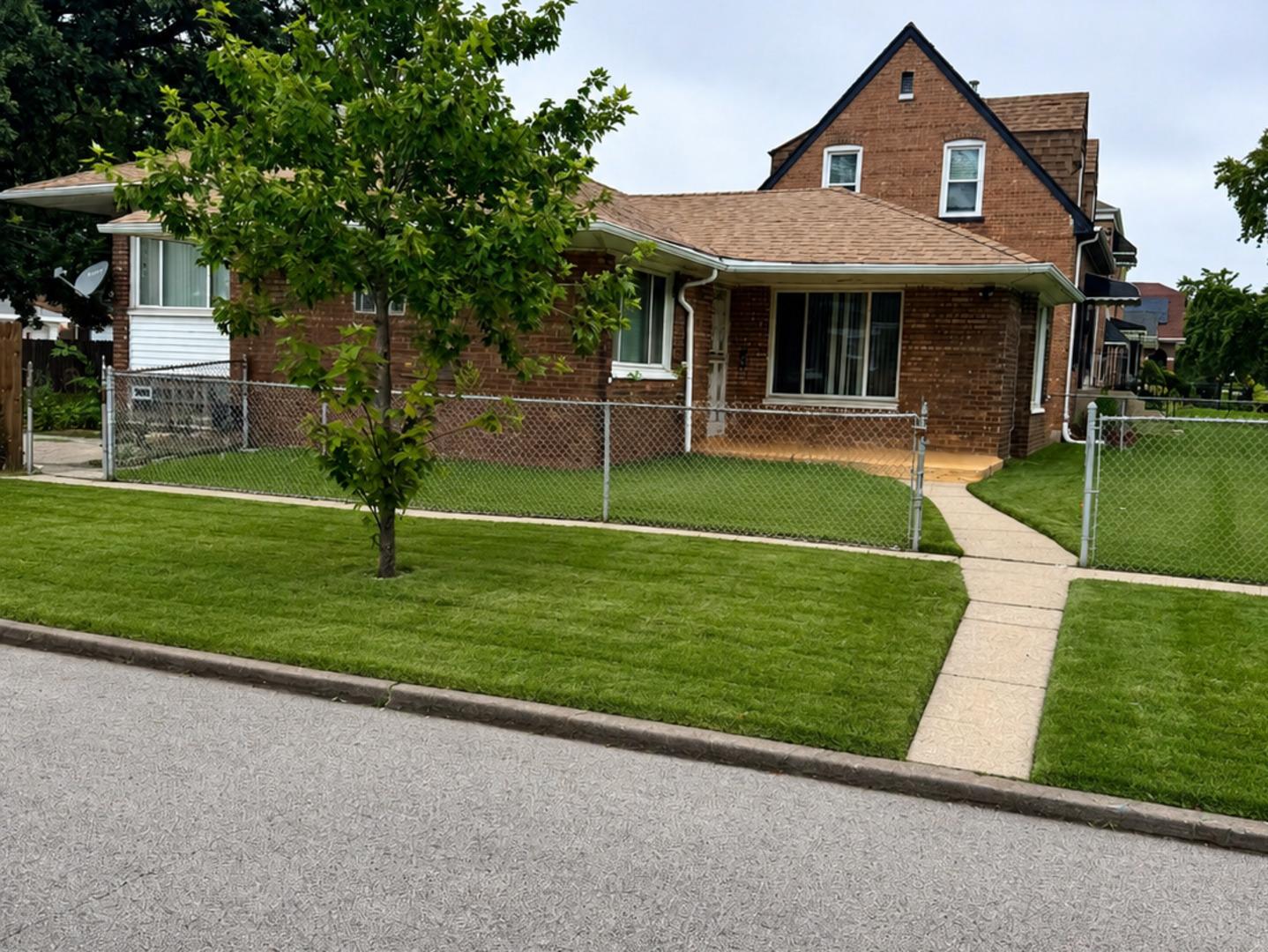 S Dobson Ave, Chicago, IL 60628