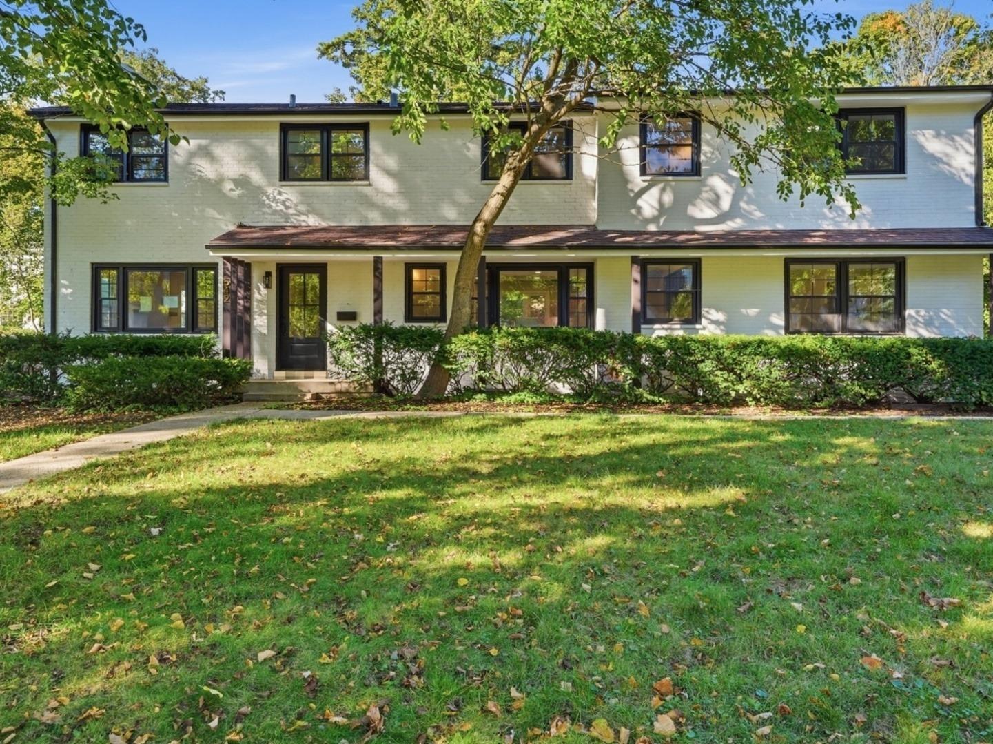 E Prospect Ave, Lake Bluff, IL 60044