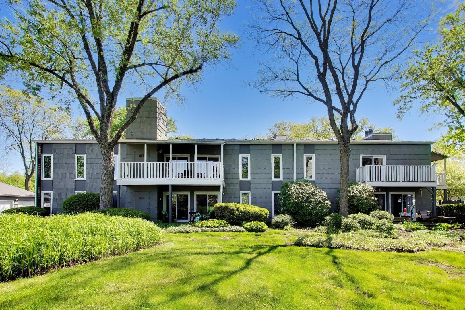 Stonebridge Trl, Wheaton, IL 60189
