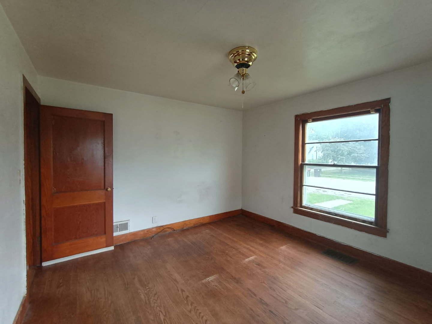 E Adams St, Rushville, IL 62681