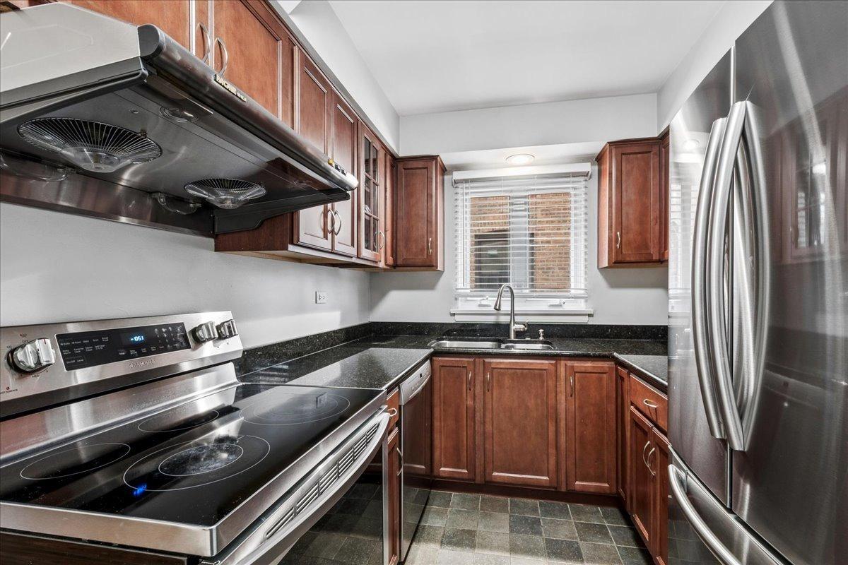 Sherman Ave, Evanston, IL 60201