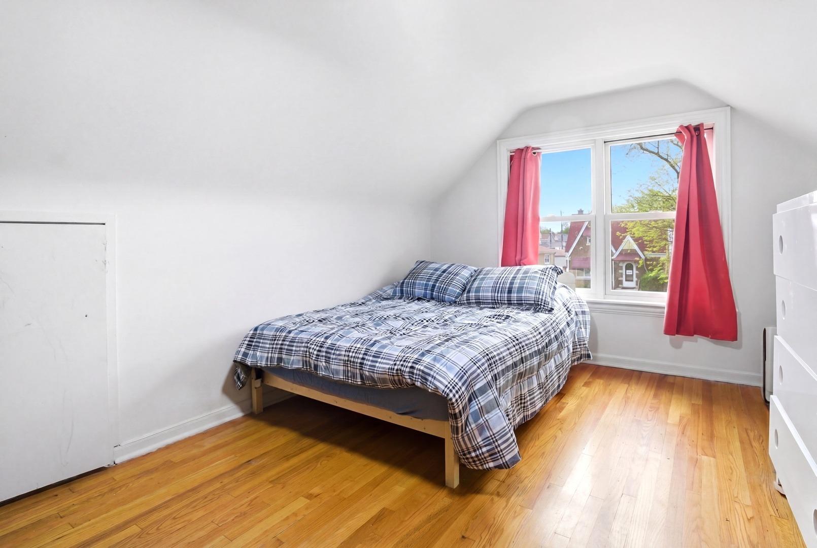 N Marmora Ave, Chicago, IL 60630