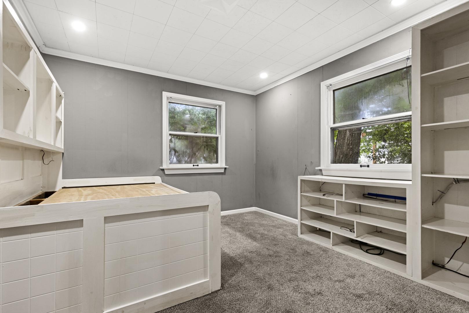 Nina Ter, Rockford, IL 61101