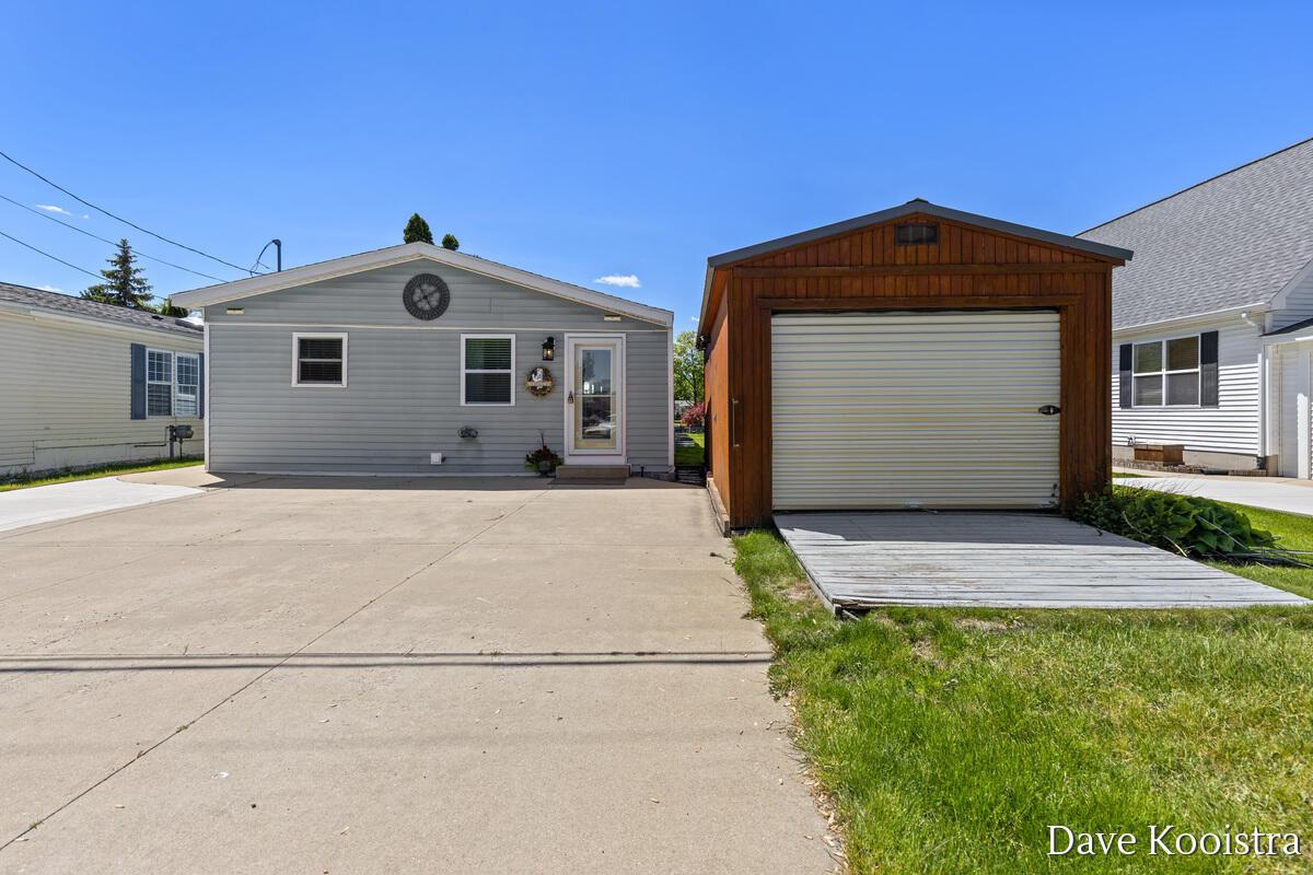 Lynden Rd, Shelbyville, MI 49344