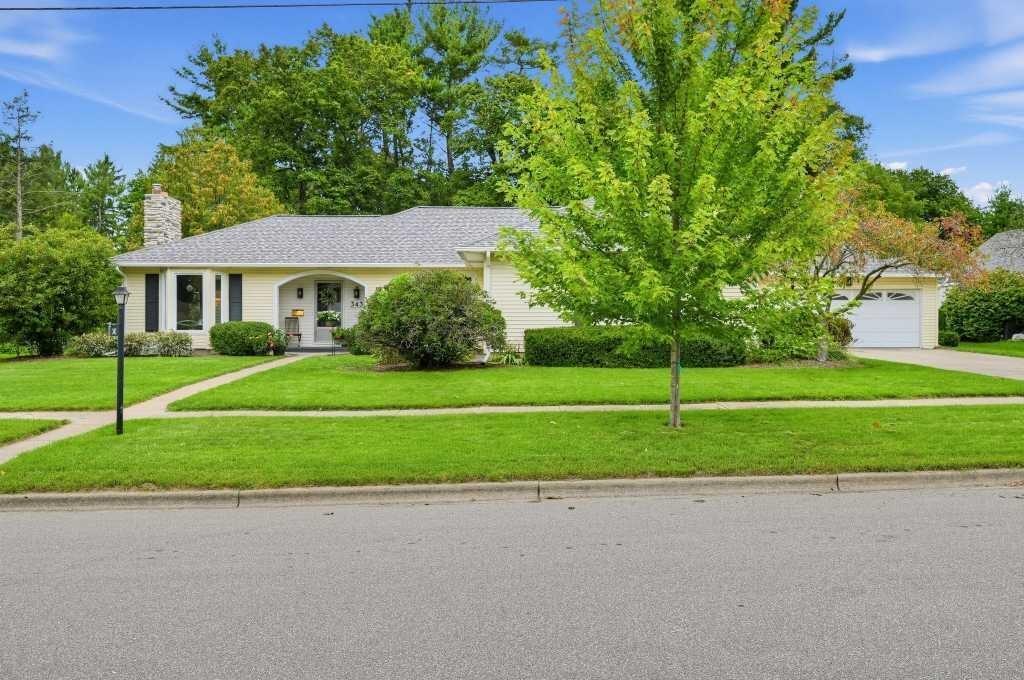E Maple St, Fremont, MI 49412