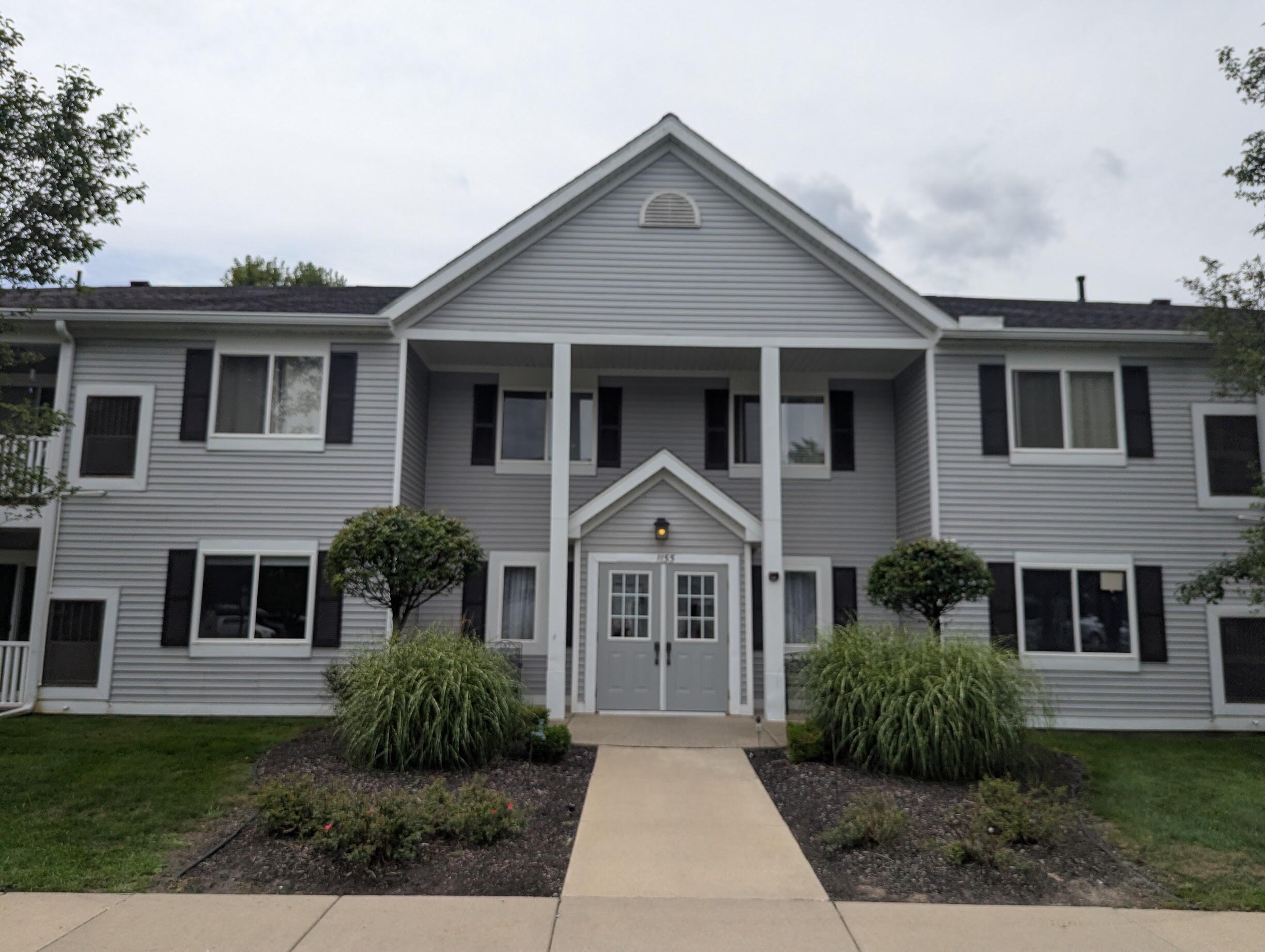 S Lake Dr, Novi, MI 48377