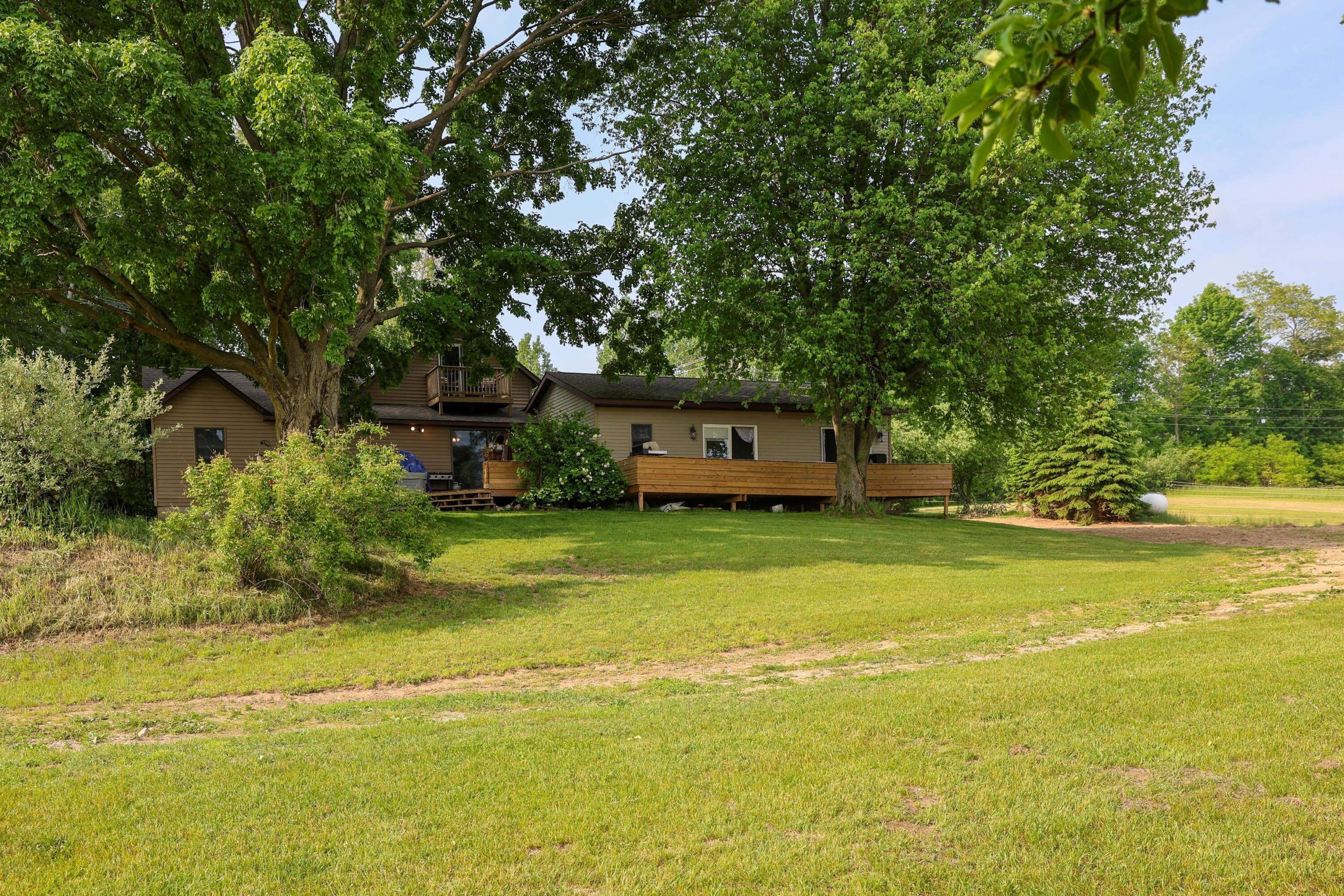 W Arthur Rd, Rothbury, MI 49452