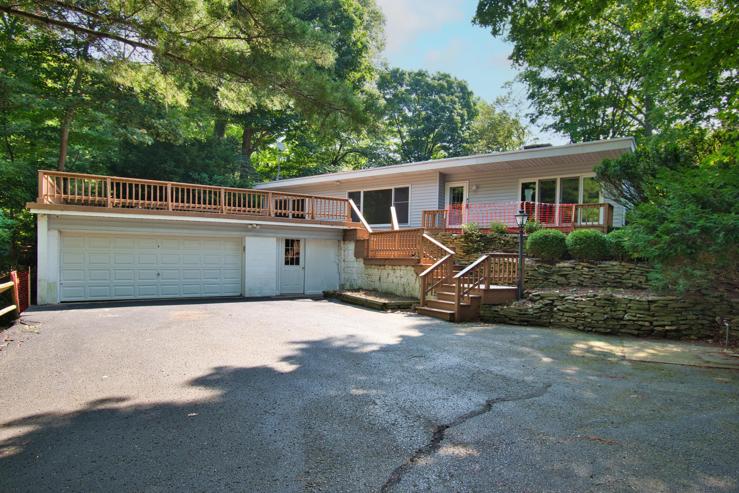 Longwood Dr, Sawyer, MI 49125