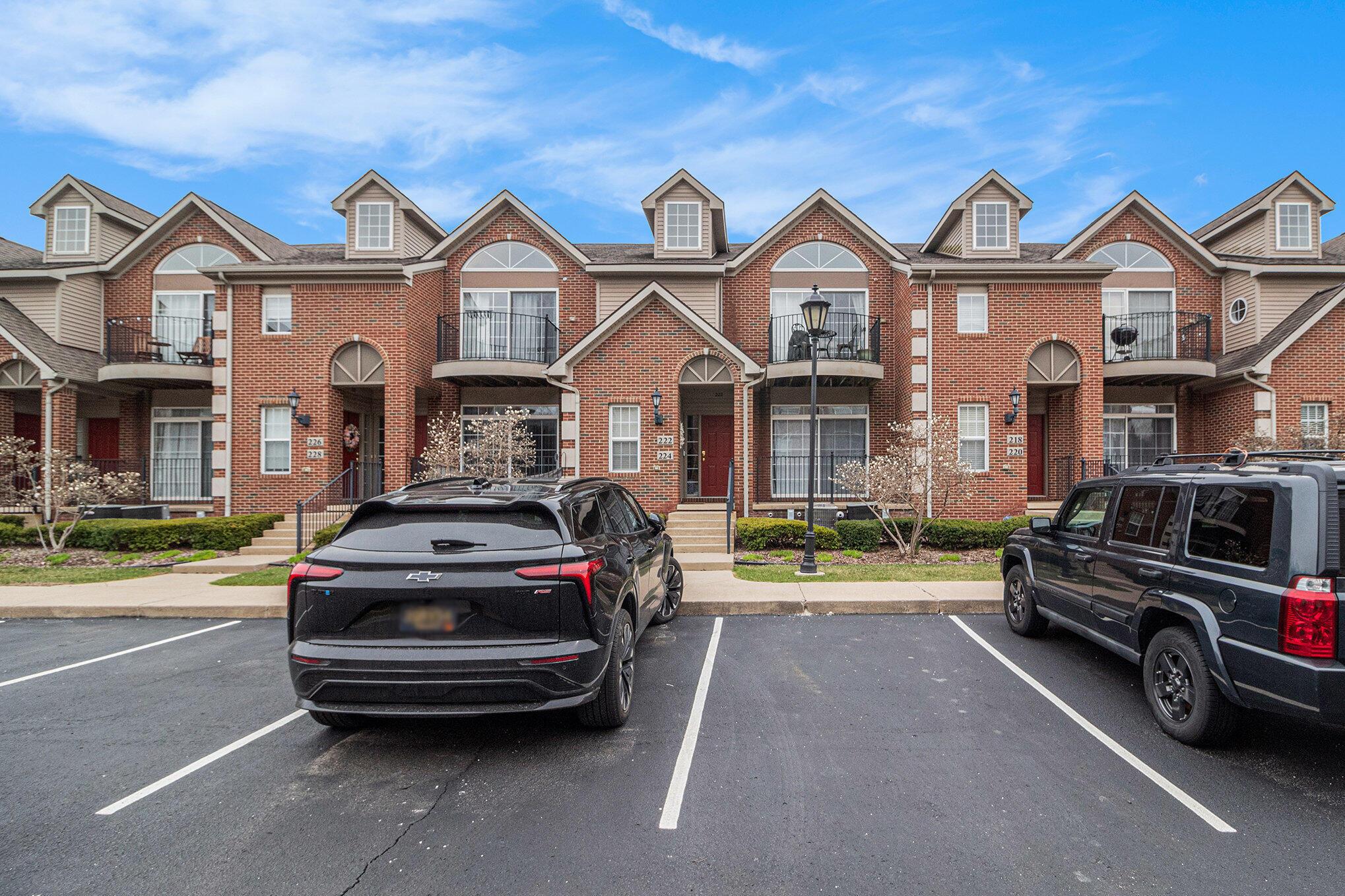 W Oakbrook Dr, Ann Arbor, MI 48103