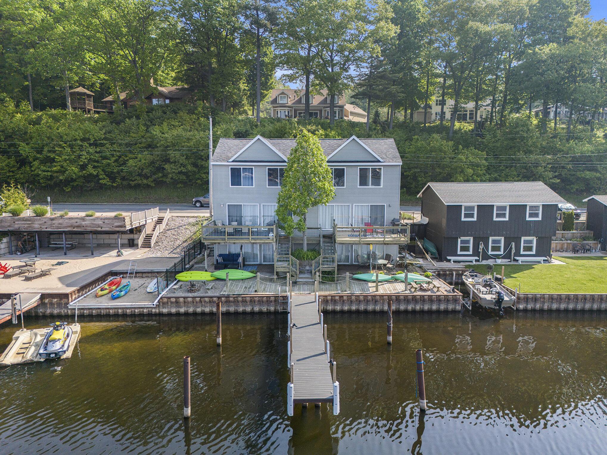 W Monroe Rd, Pentwater, MI 49449