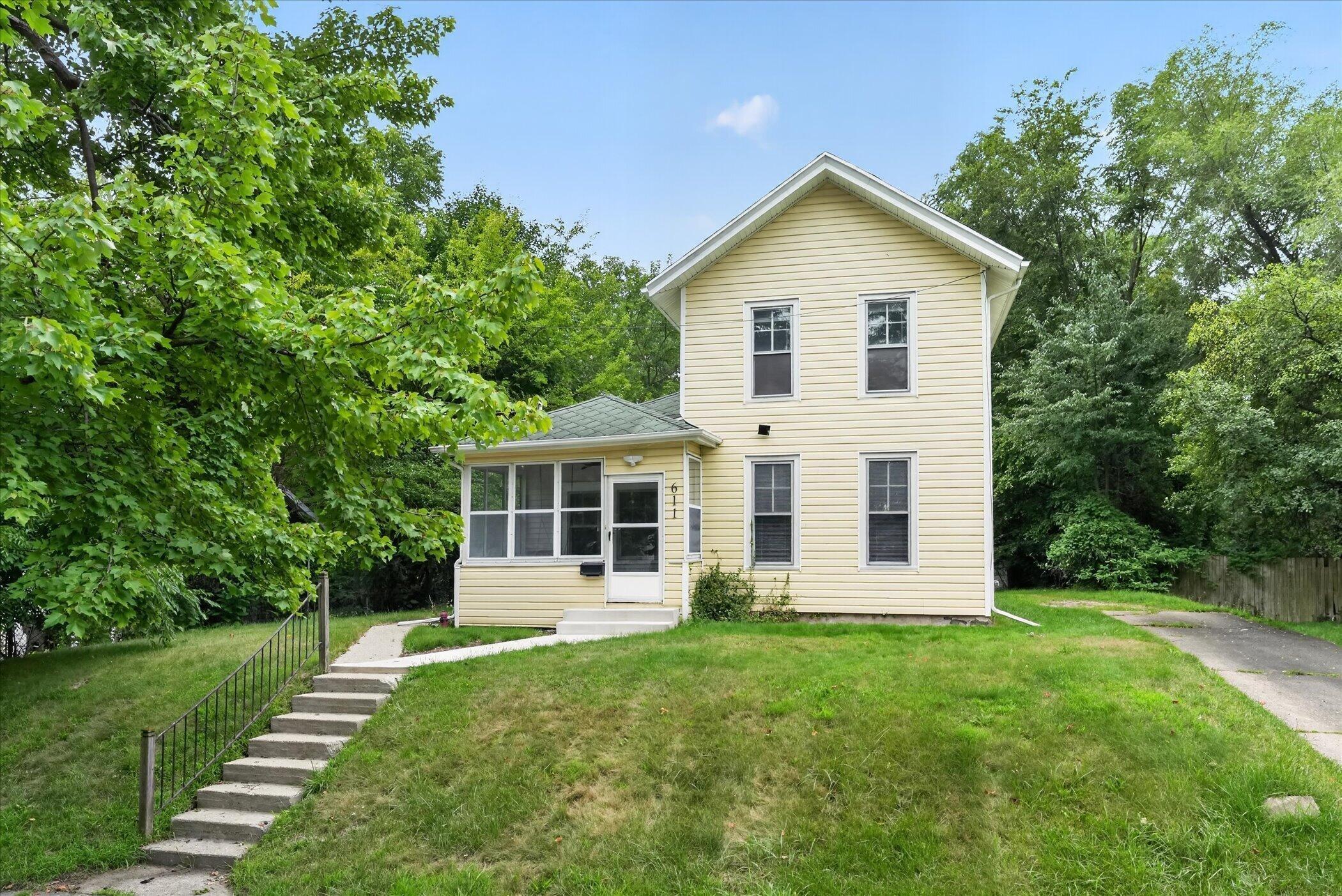 Oakhill Ave, Jackson, MI 49201
