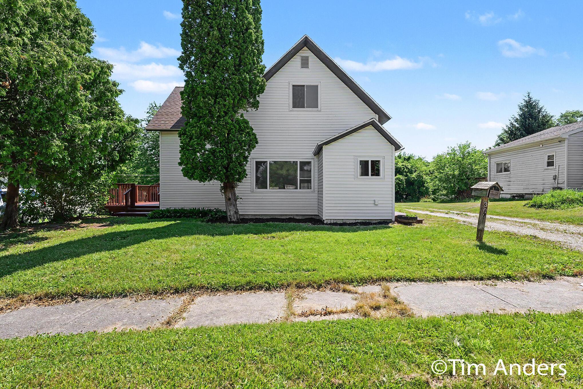 S East St, Saint Louis, MI 48880