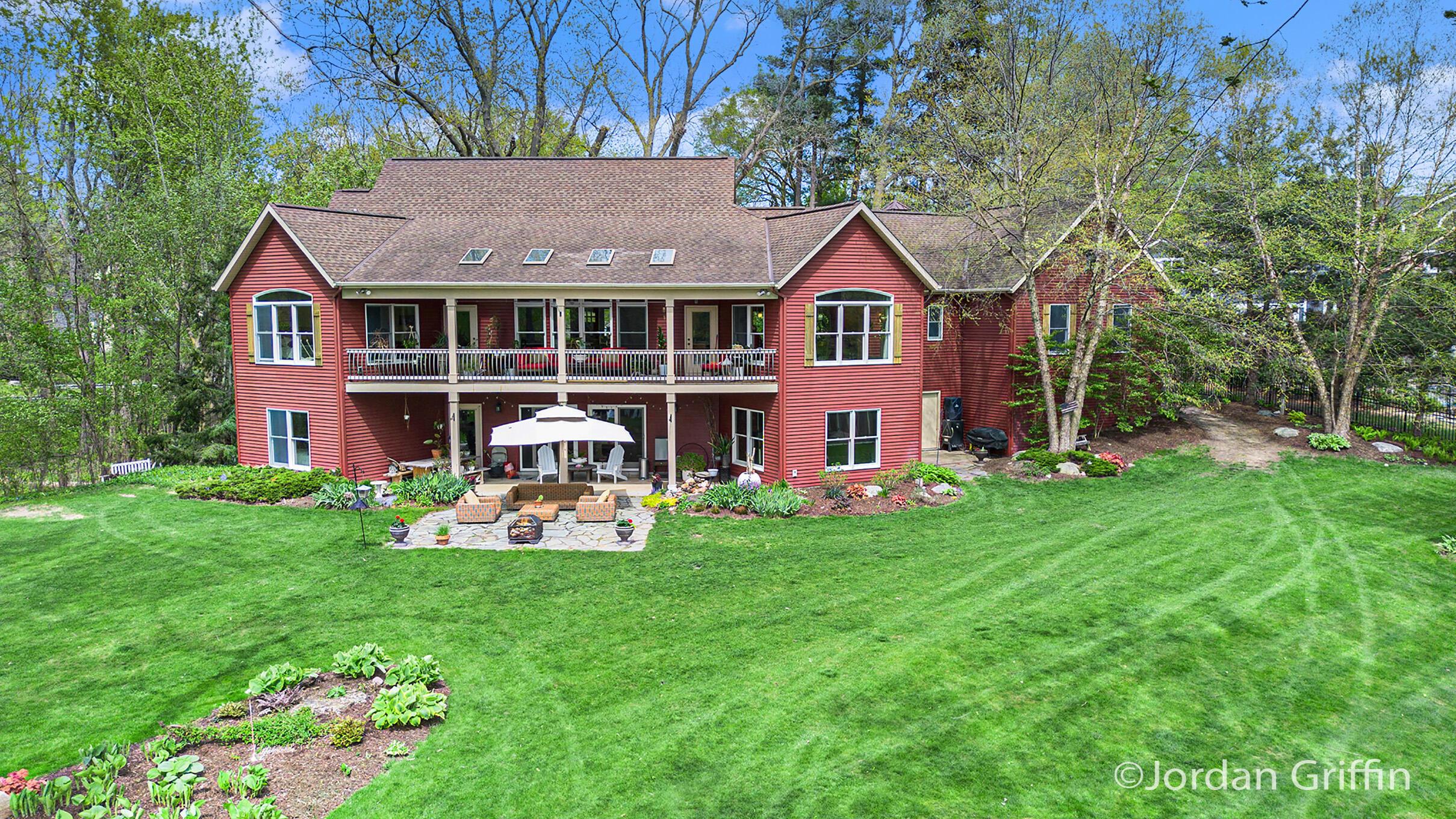 Leonard St, Coopersville, MI 49404