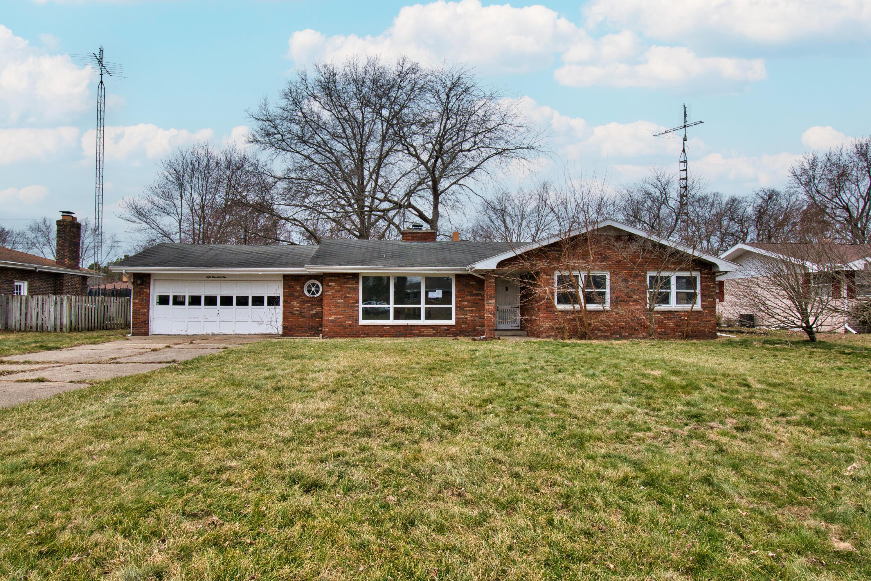 E Hiawatha Ln, Stevensville, MI 49127