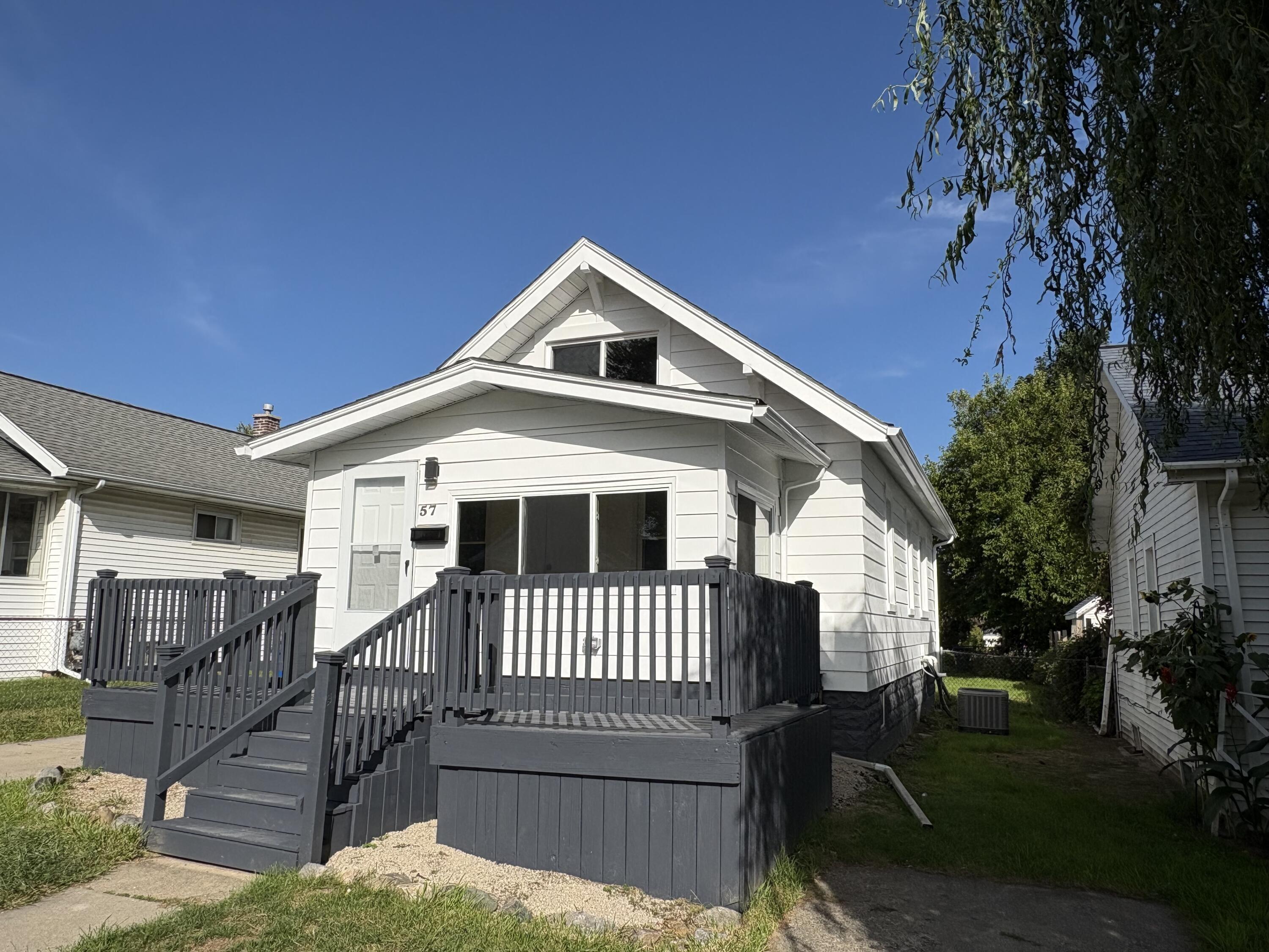 W End Ave, Waterford, MI 48328