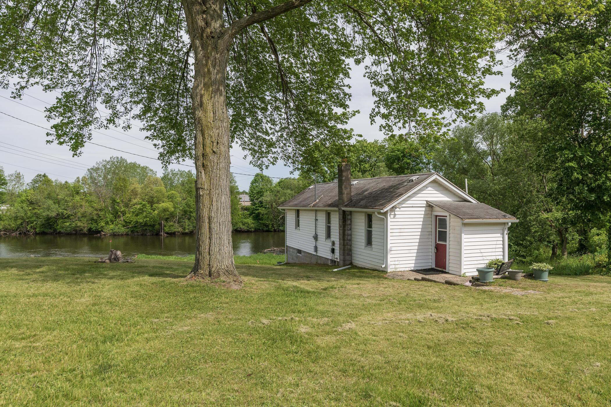S Constantine St, Three Rivers, MI 49093
