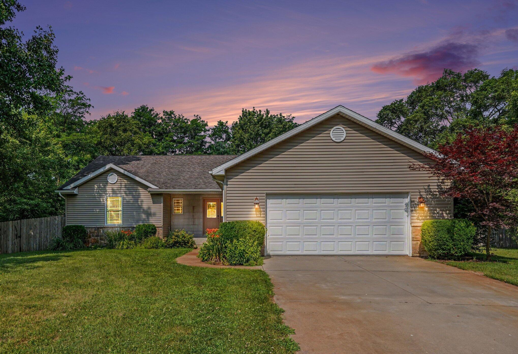Roy Dr, Edwardsburg, MI 49112