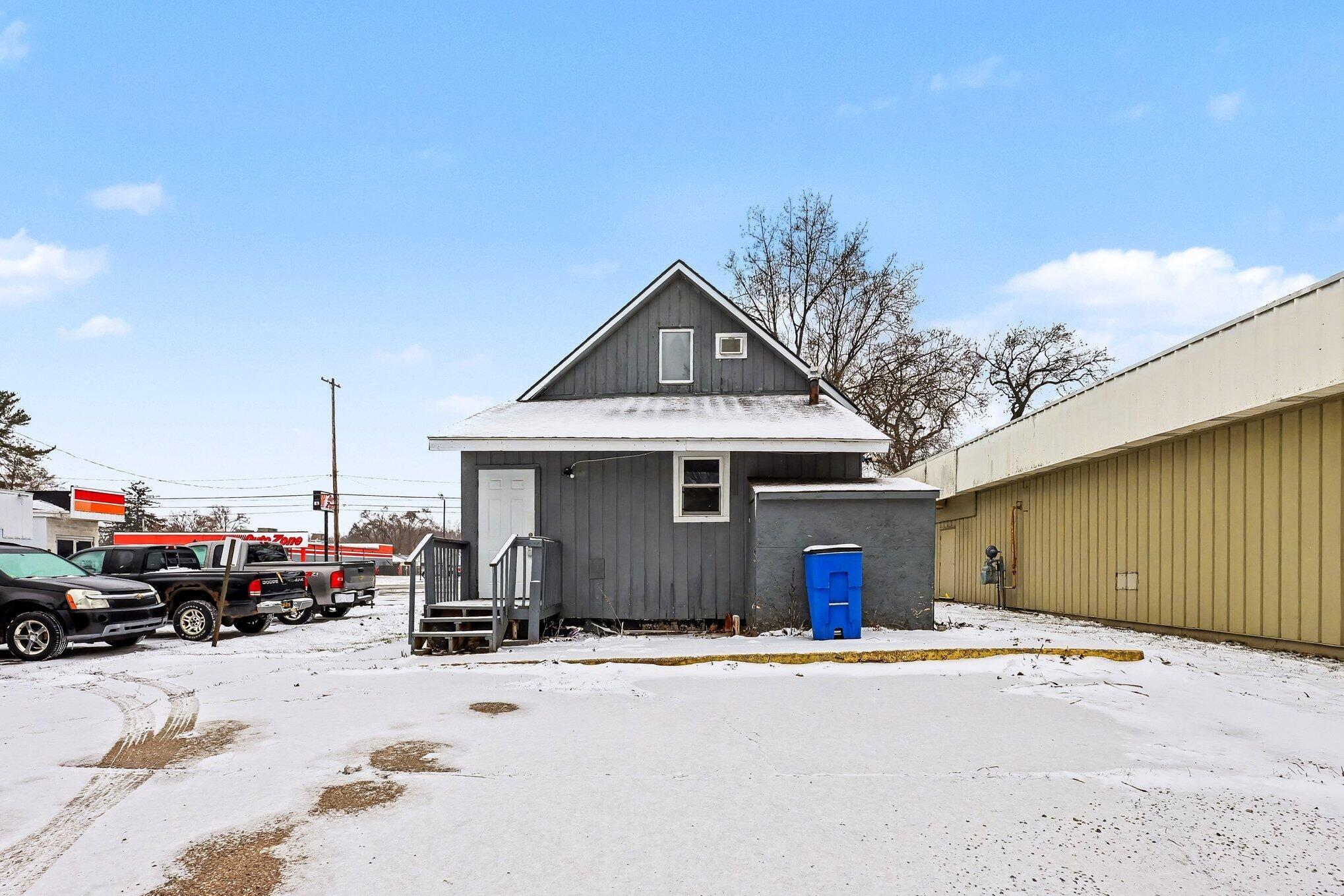 E Apple Ave, Muskegon, MI 49442