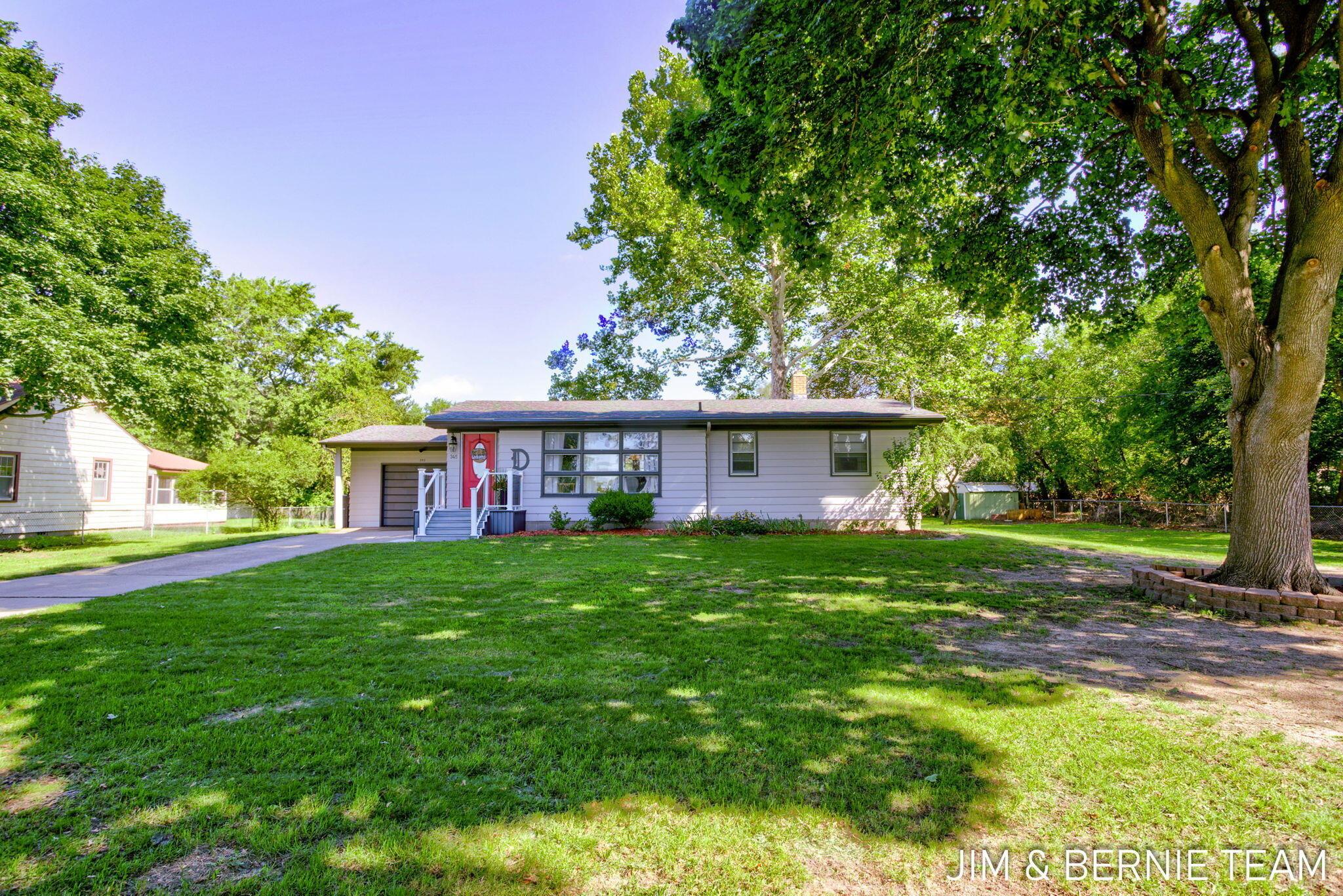 Harp St Se, Grand Rapids, MI 49548