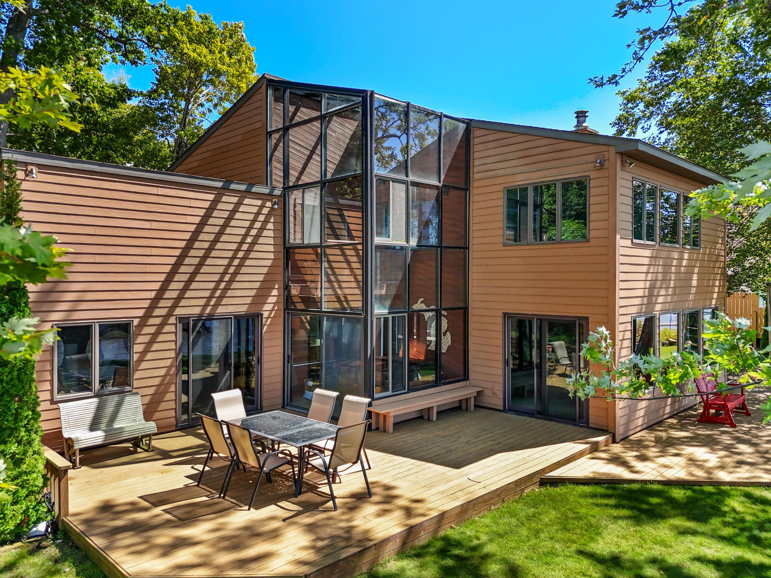 E Lake Mitchell Dr, Cadillac, MI 49601
