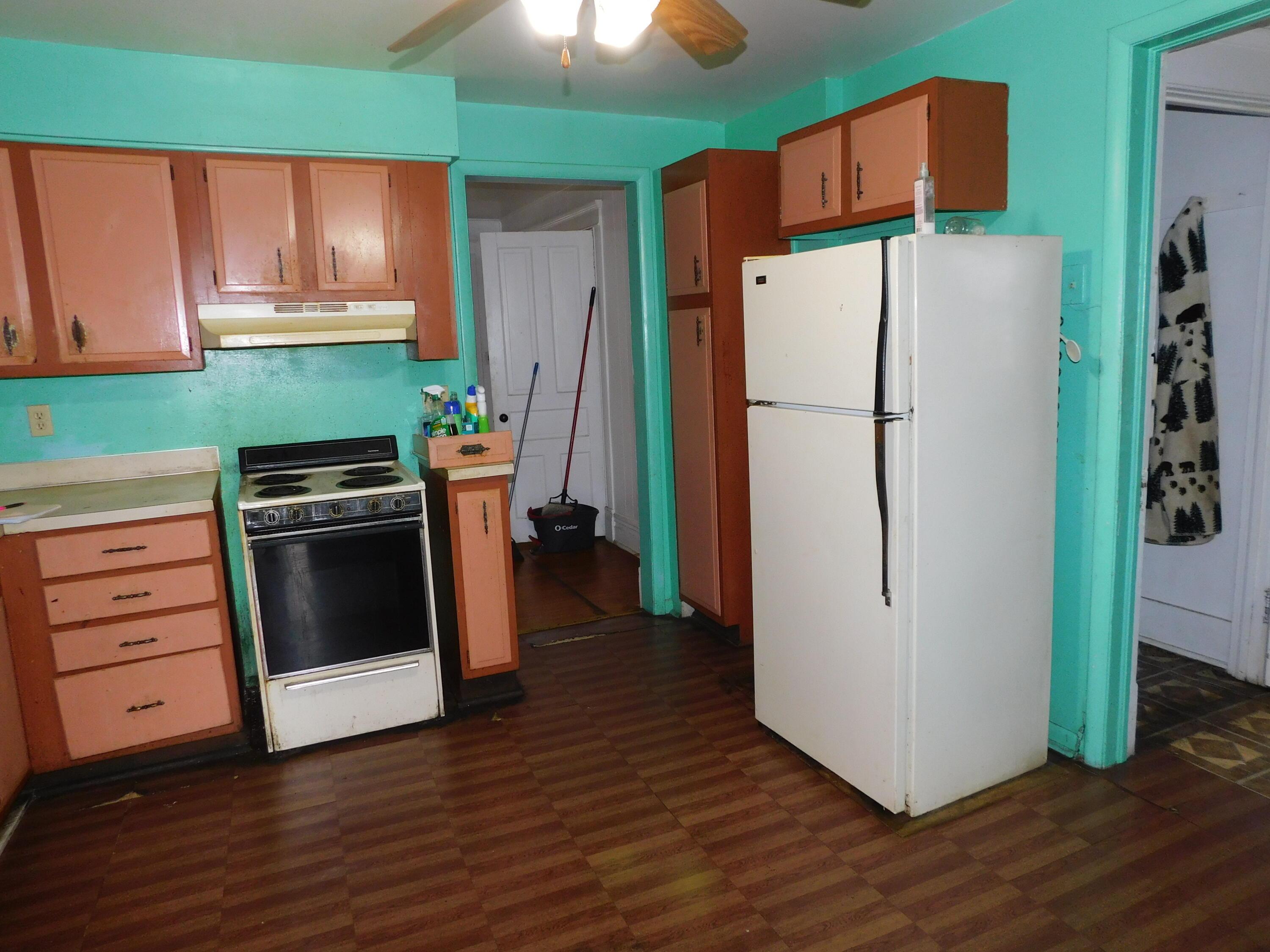Cottage Ave, Kalamazoo, MI 49001