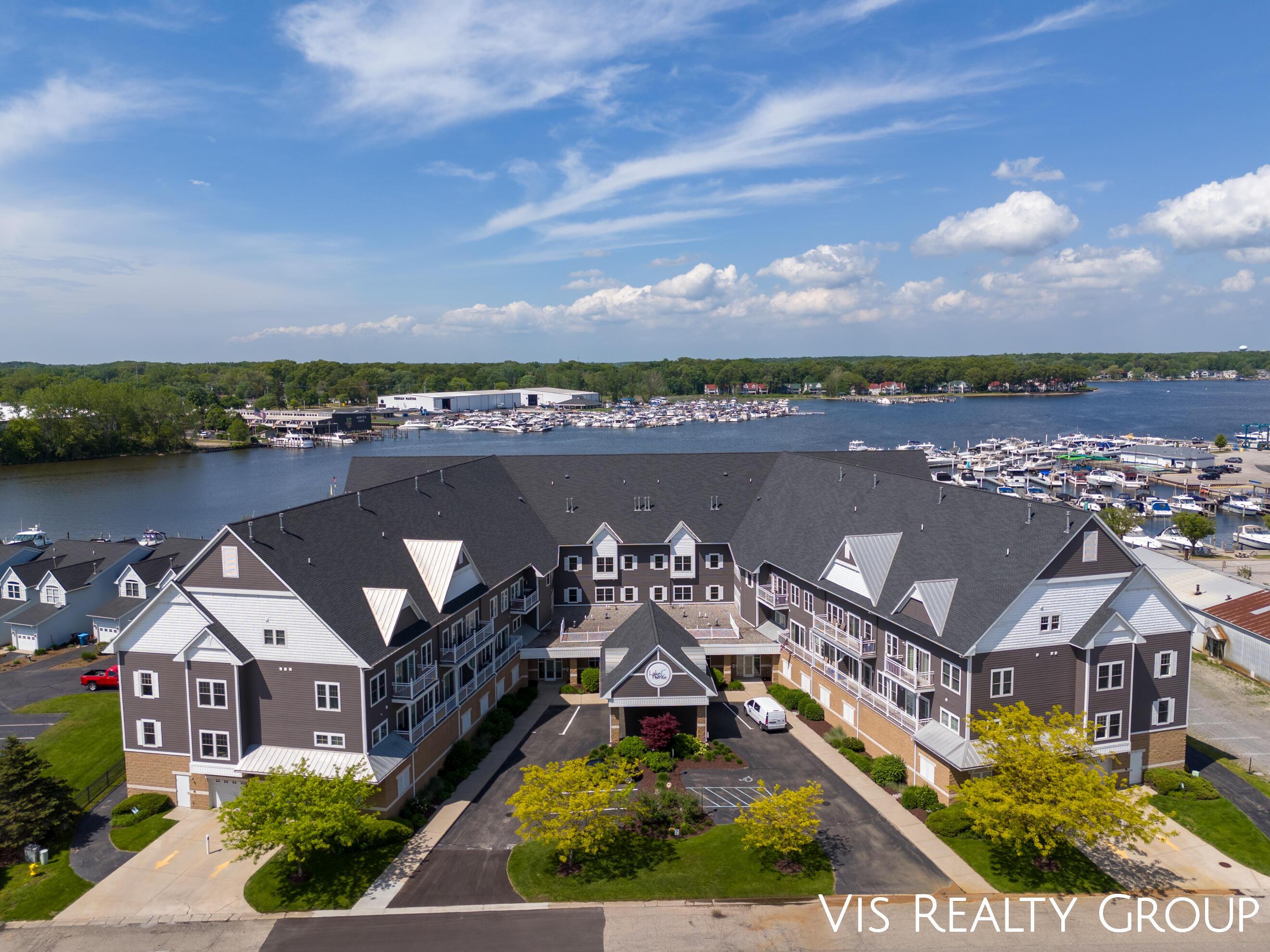W Savidge St, Spring Lake, MI 49456