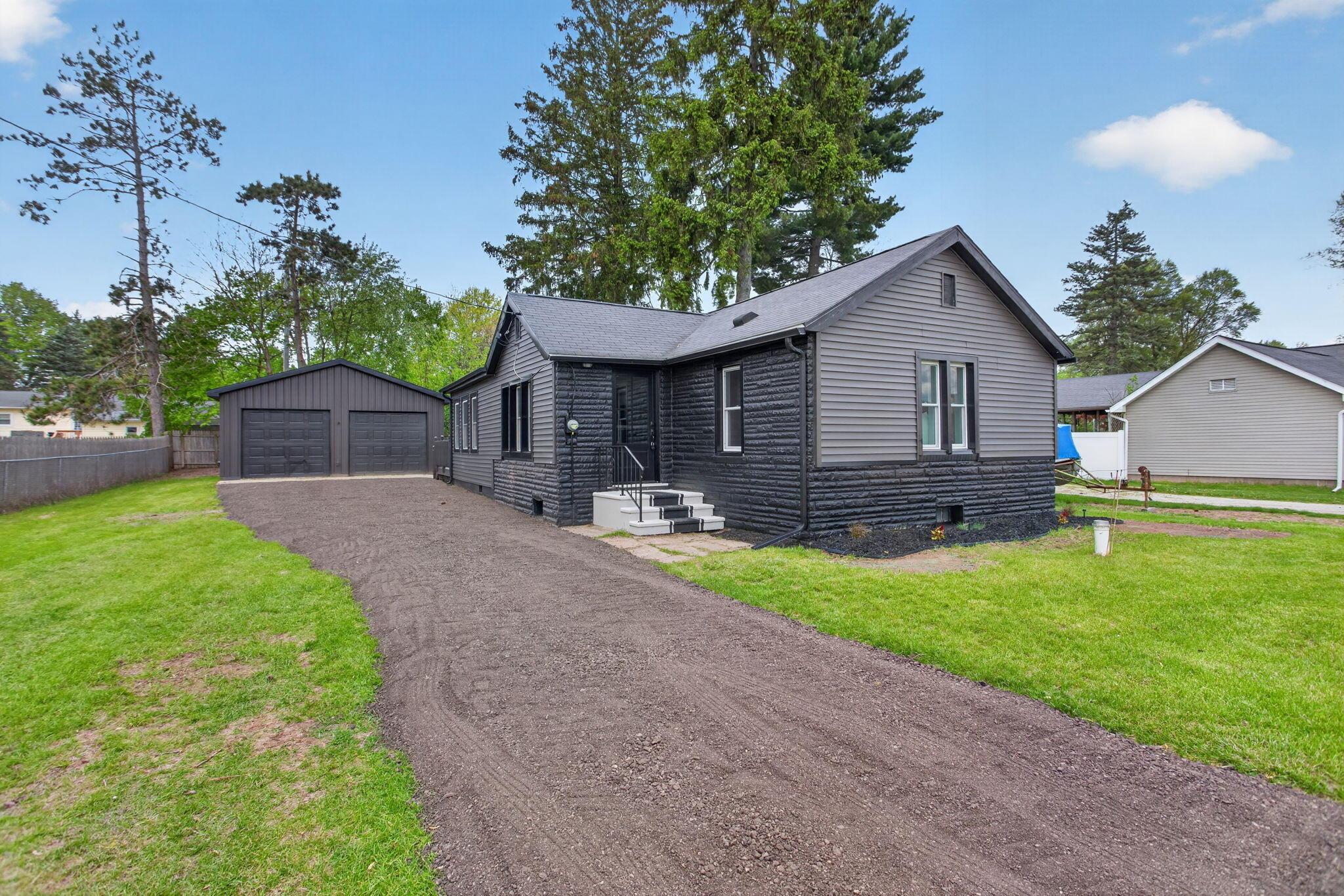 Donnely Rd, Jackson, MI 49201