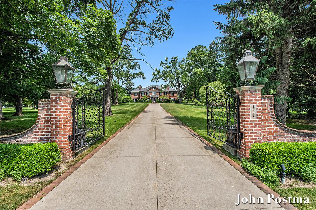 San Lu Rae Dr Se, Grand Rapids, MI 49506