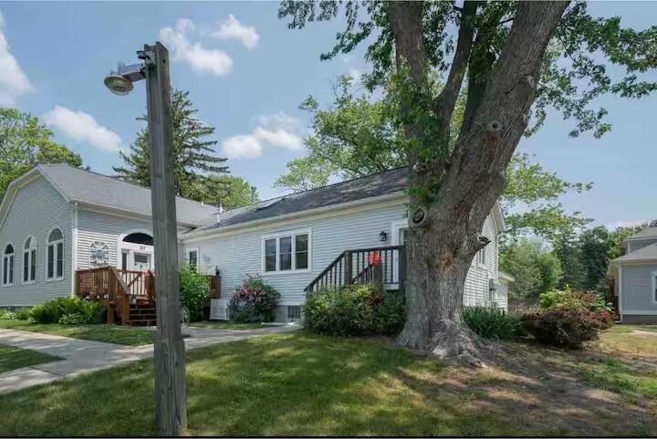 N Shore Dr, South Haven, MI 49090