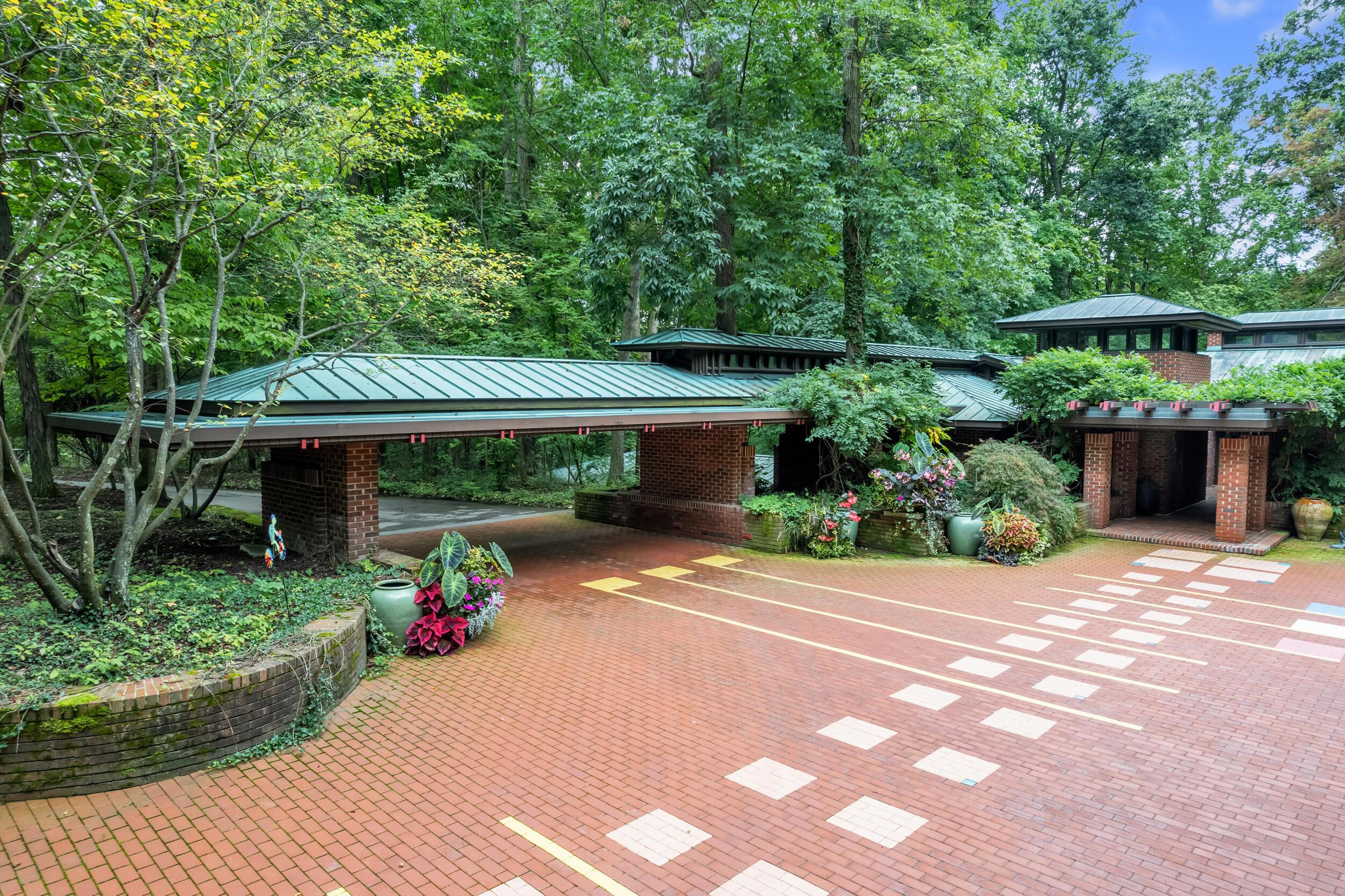 Turtle Pointe Dr, Ann Arbor, MI 48105