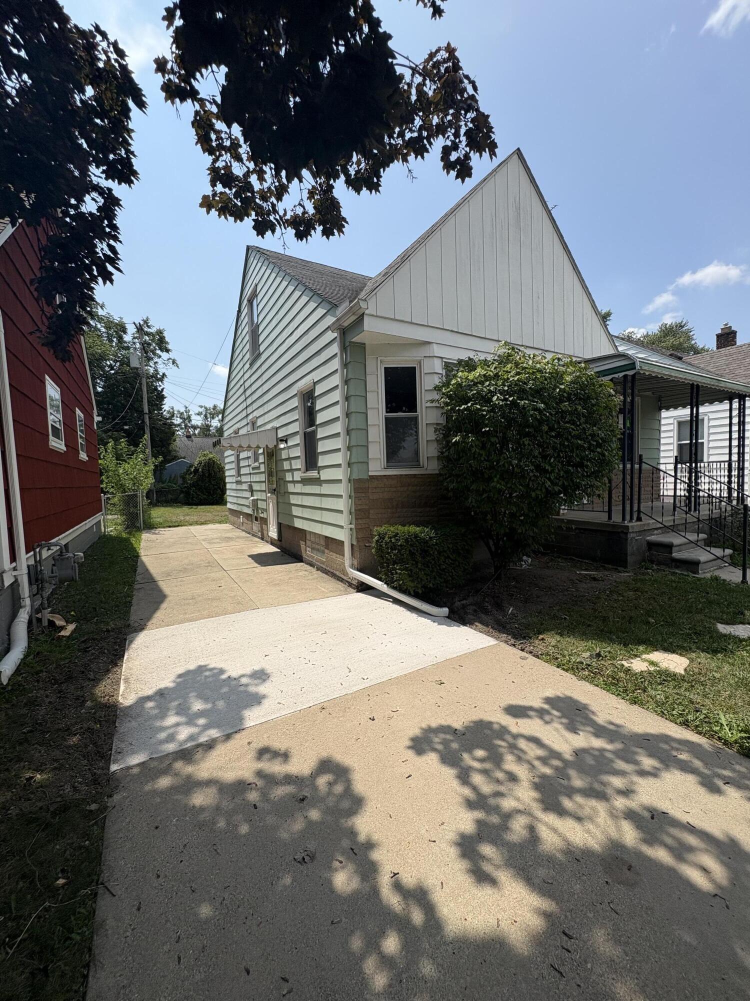 Pullman St, Southgate, MI 48195