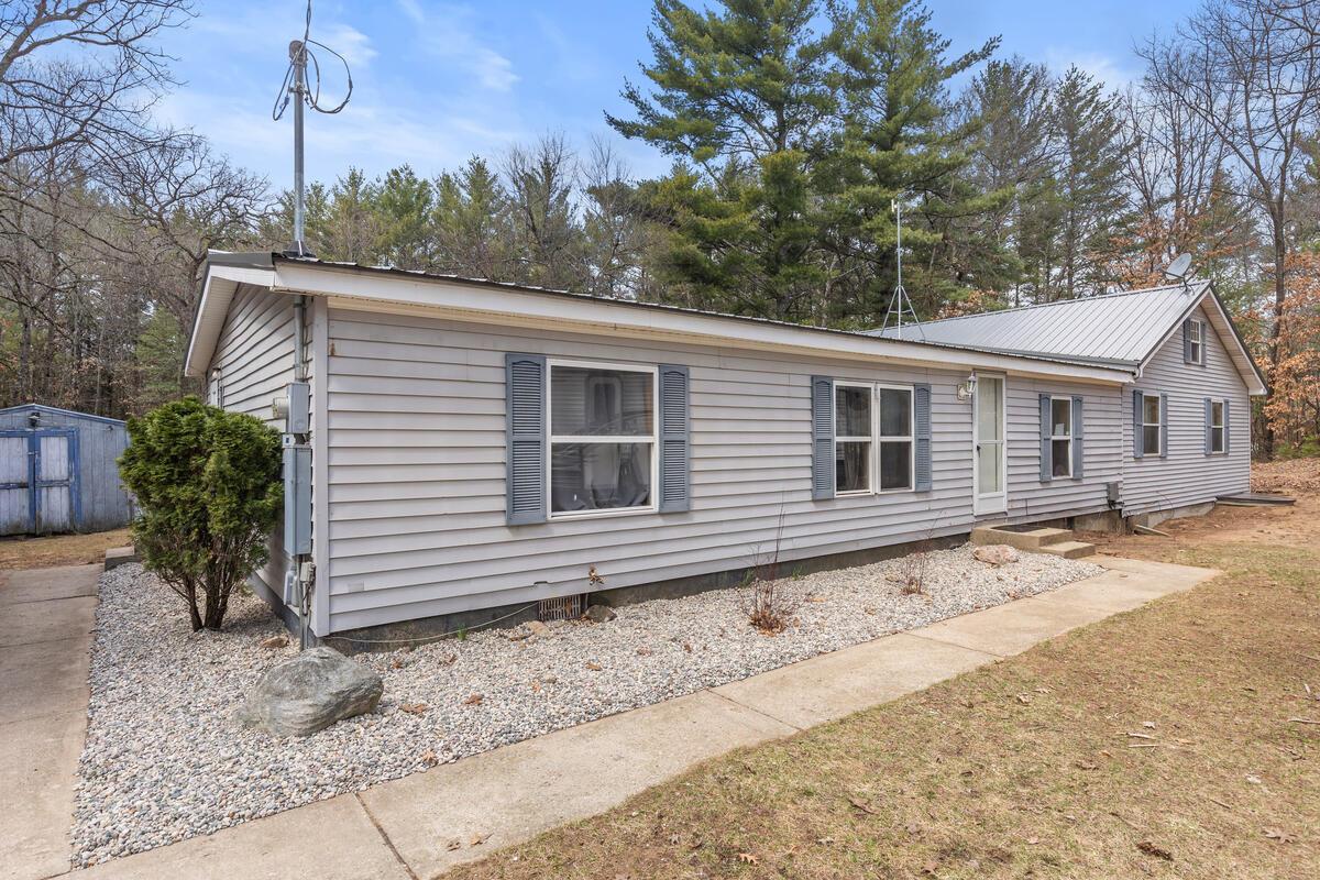 S Beech Ave, Howard City, MI 49329