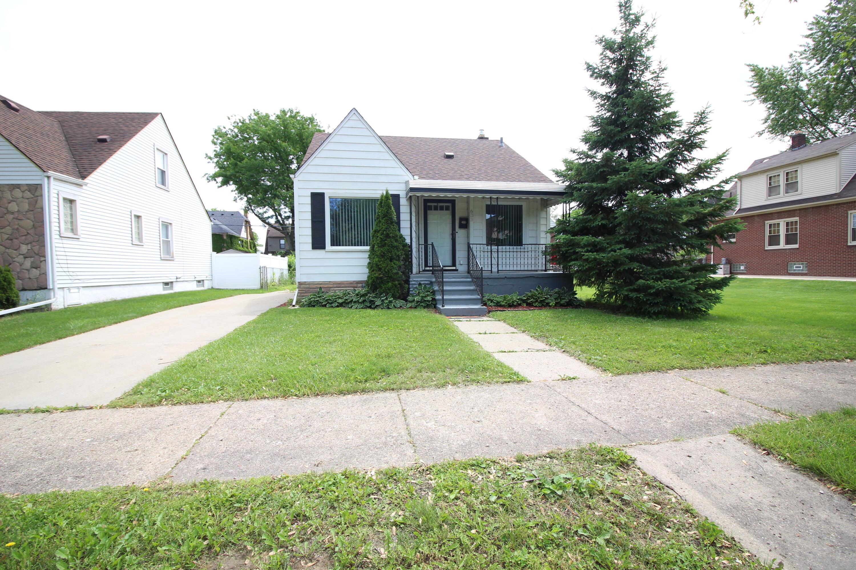 North Dr, Wyandotte, MI 48192