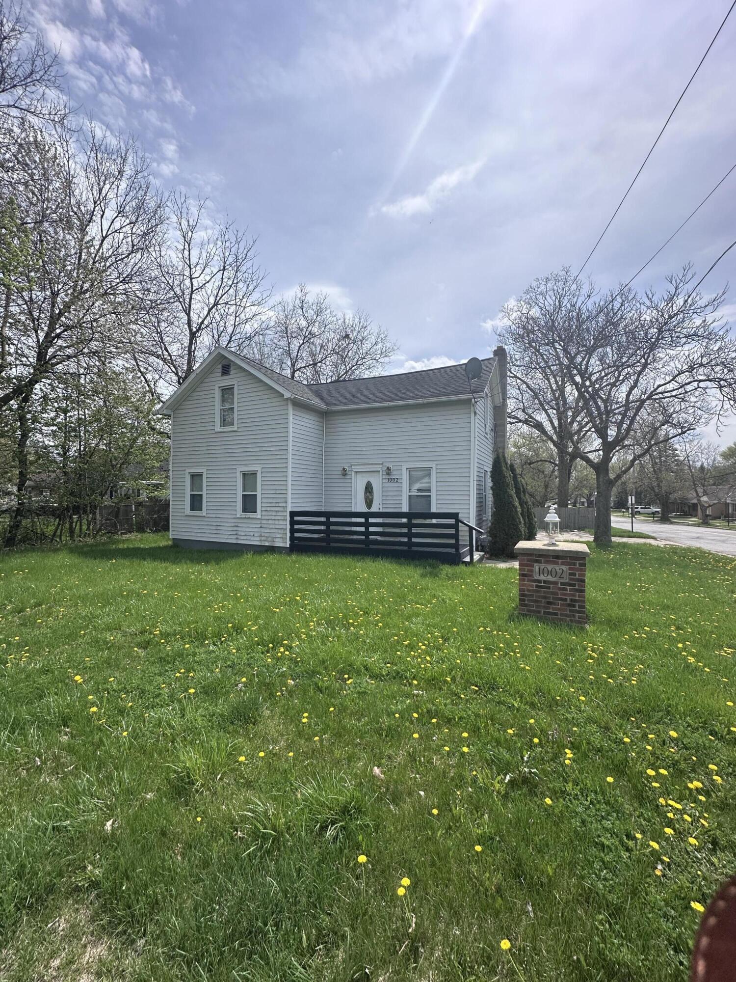 E Oliver St, Owosso, MI 48867