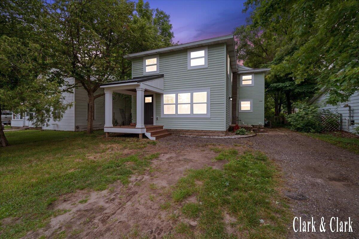 N Lincoln St, Howard City, MI 49329