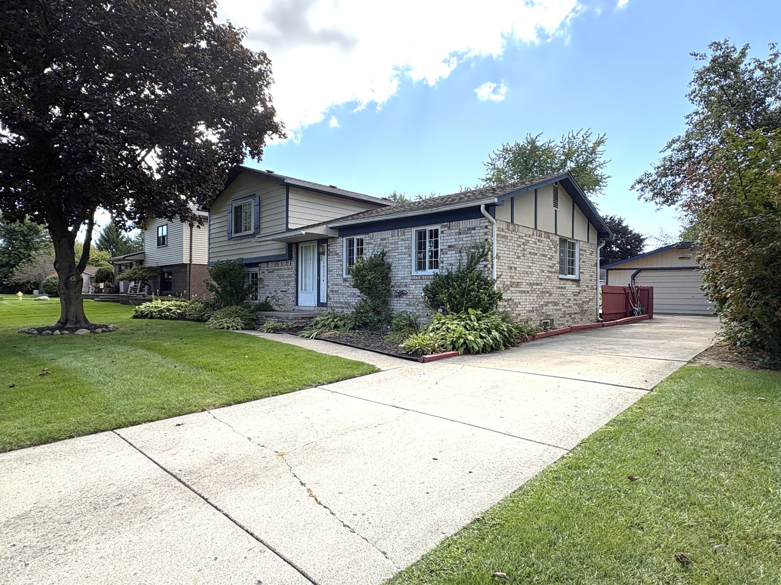 Todd Dr, Clinton Township, MI 48038