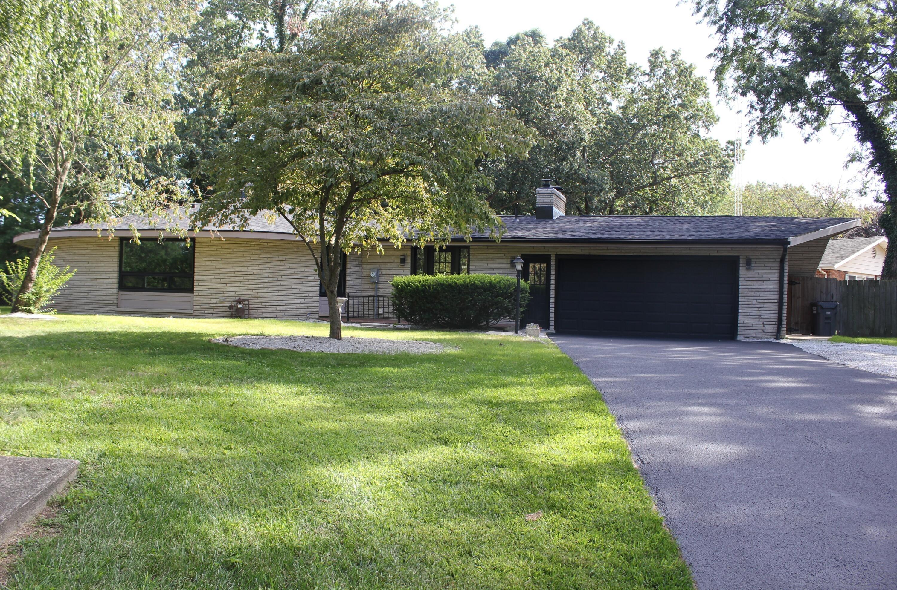 Hillview Ln, Saint Joseph, MI 49085