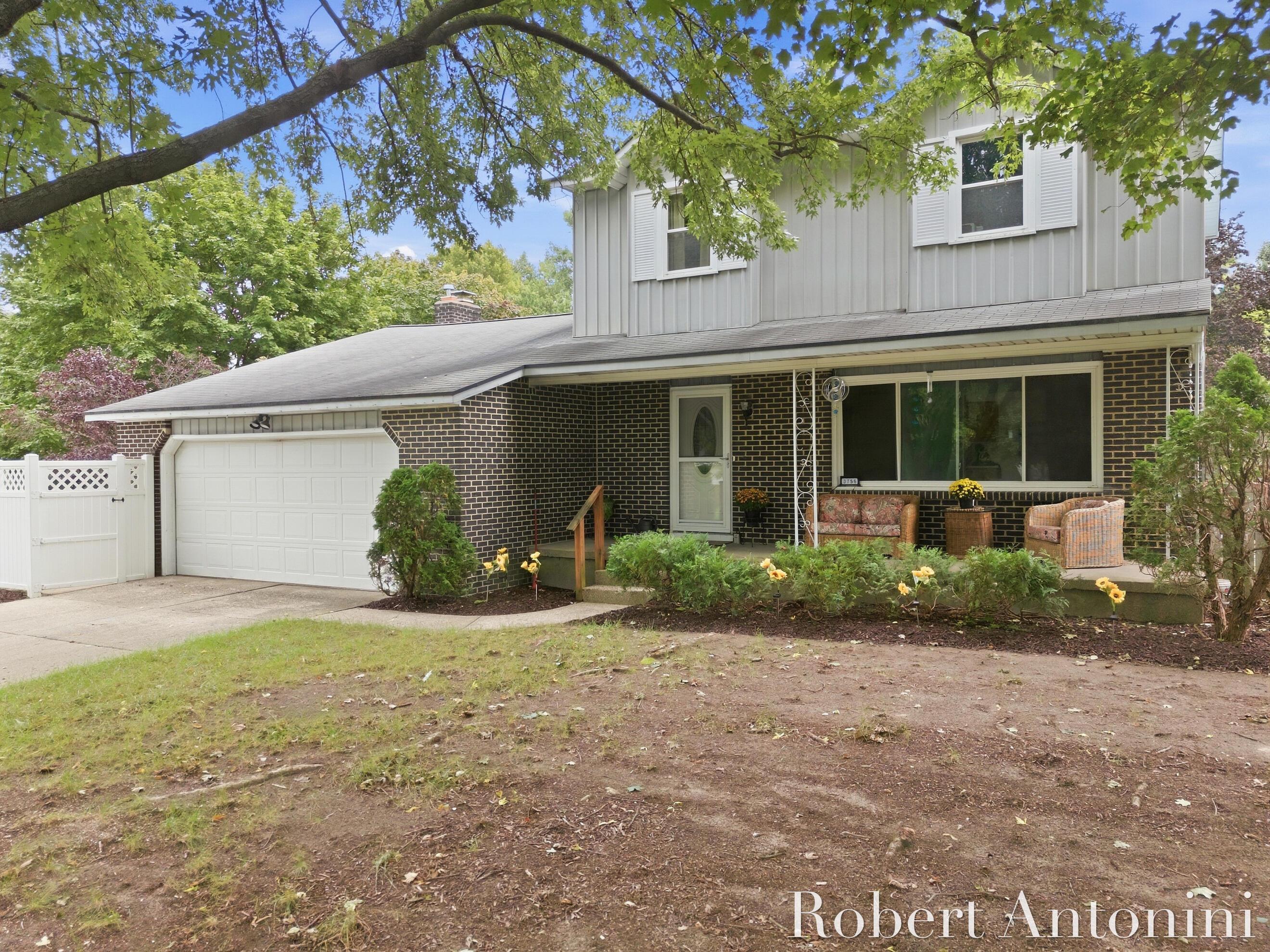 Summit View Dr Ne, Grand Rapids, MI 49525