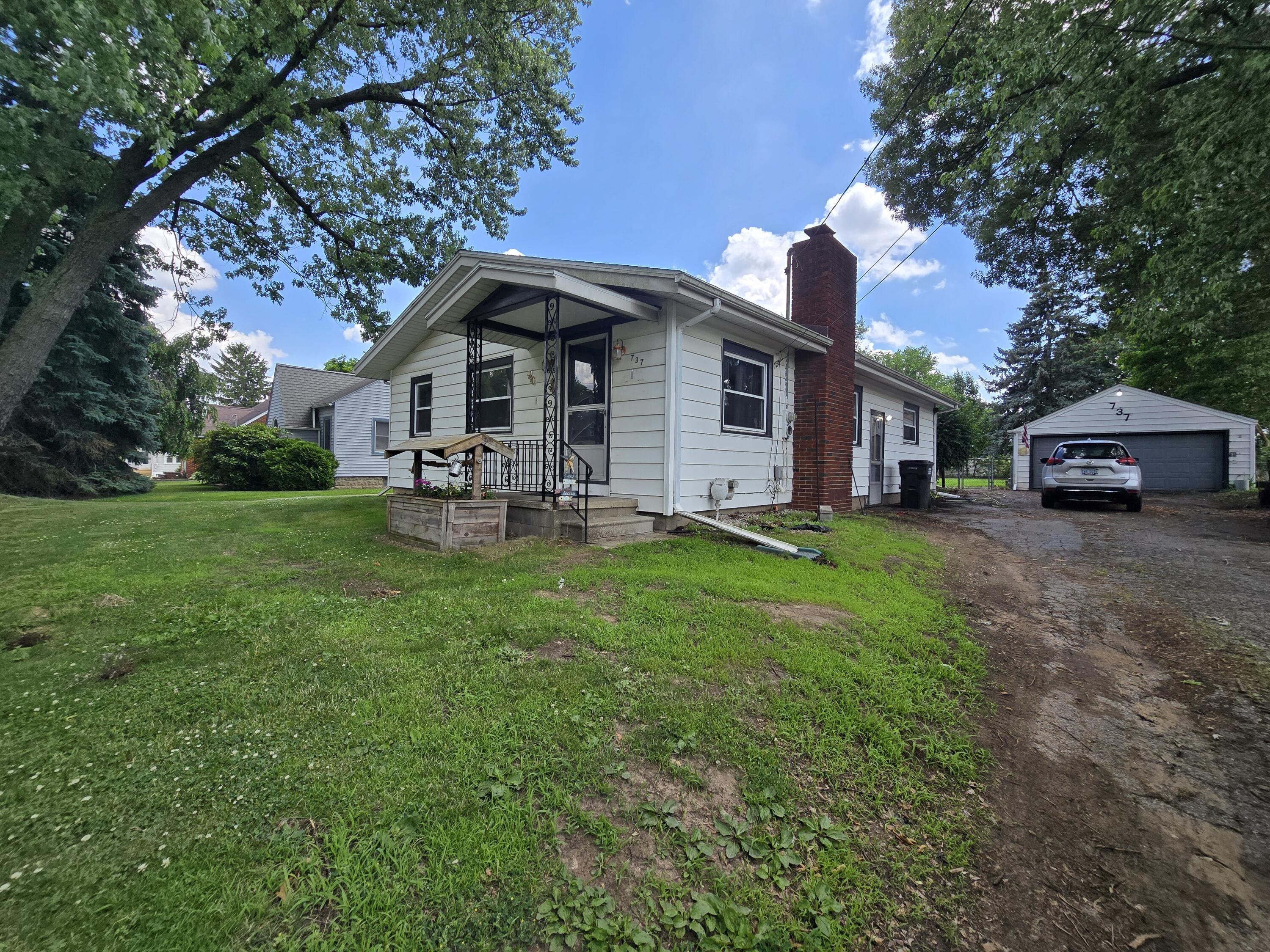 Royal Dr, Jackson, MI 49202