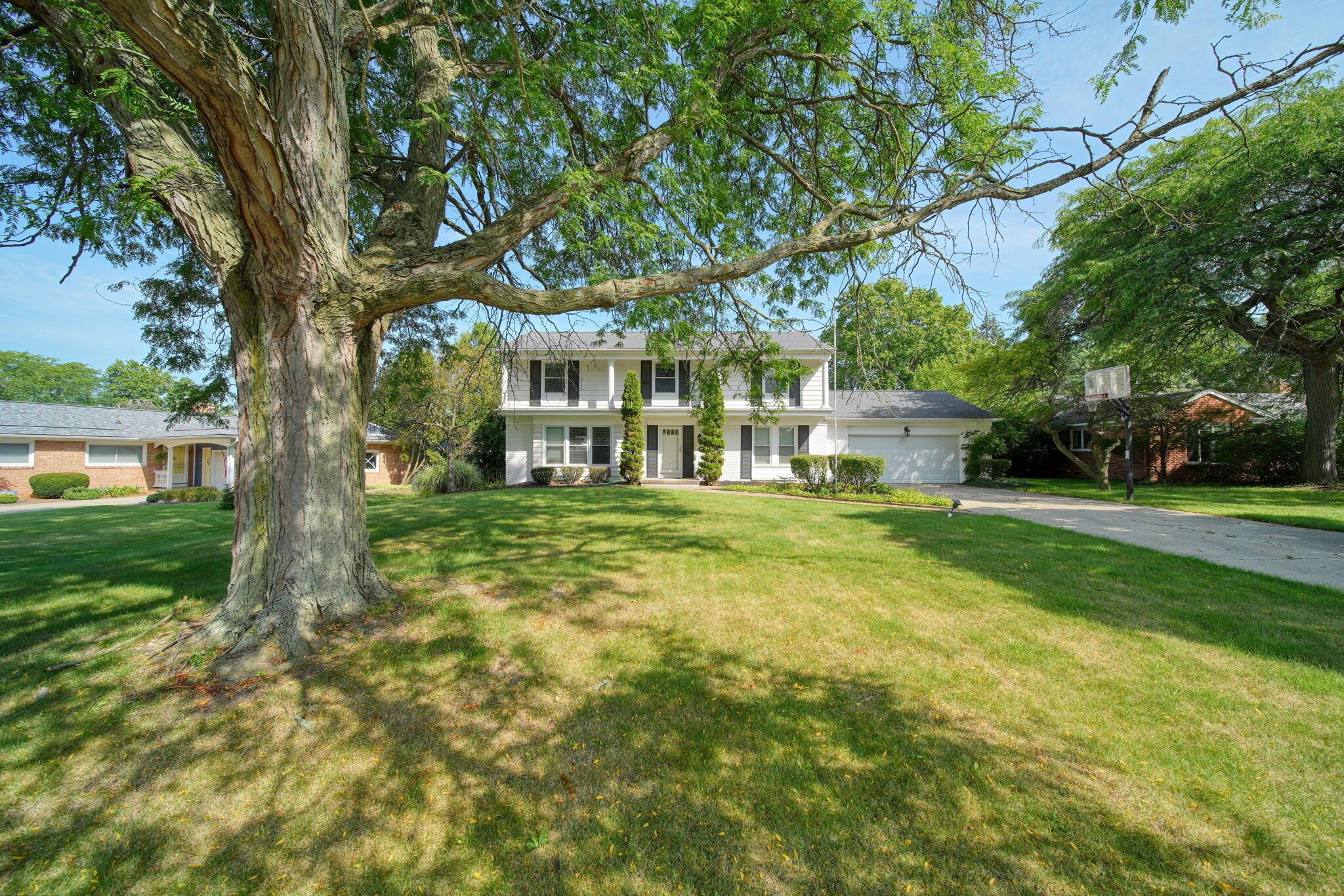 Appletree Ln, Lansing, MI 48917