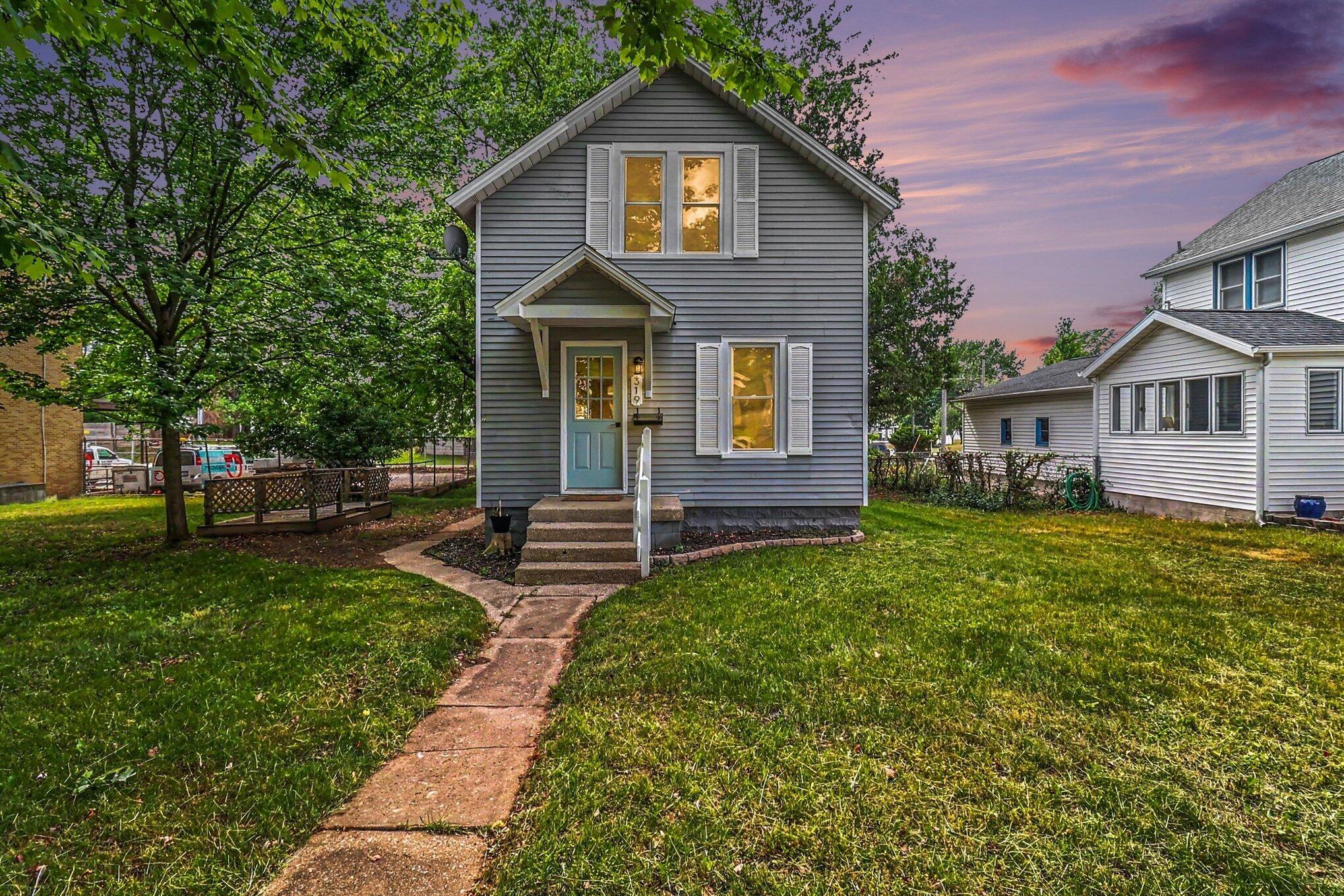 N Rowe St, Ludington, MI 49431