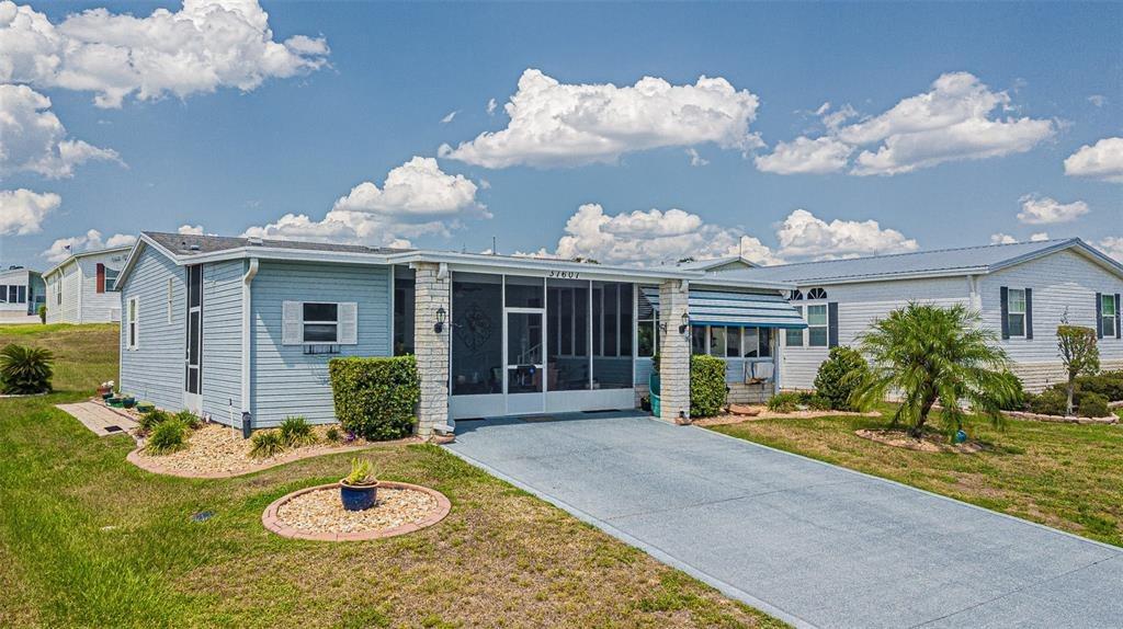 Neukom Ave, Zephyrhills, FL 33541