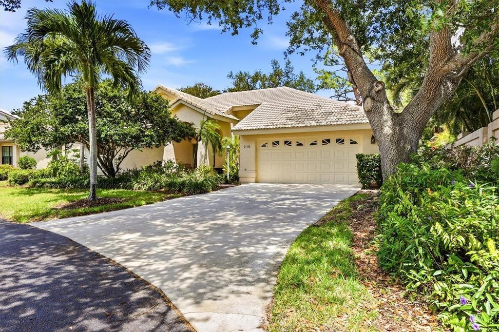 Carriage House Ln, Nokomis, FL 34275