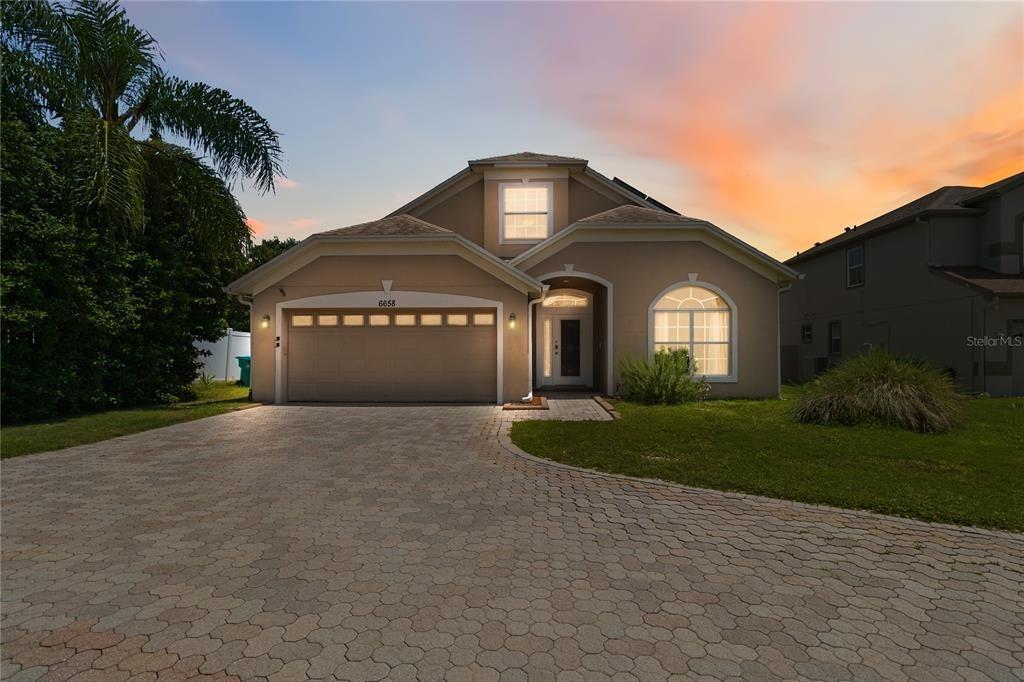 Lake Pembroke Pl, Orlando, FL 32829