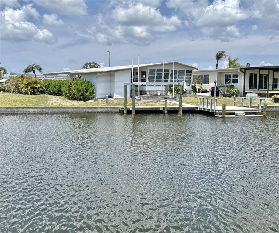 Mount Quincy Dr Ne, Saint Petersburg, FL 33702