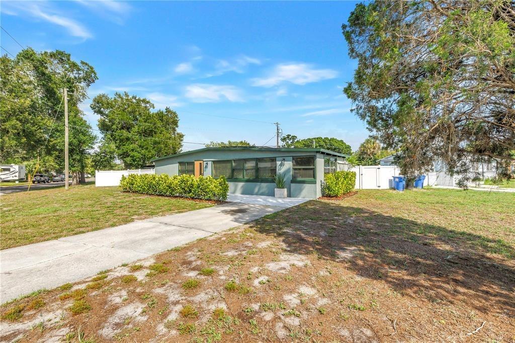 Meadowlawn Dr N, Saint Petersburg, FL 33702