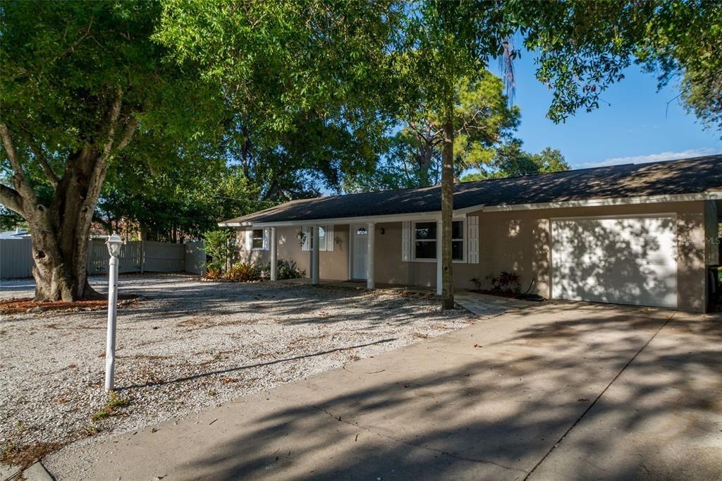 S Briggs Ave, Sarasota, FL 34237