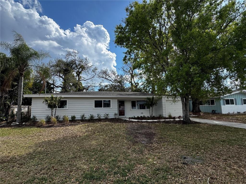 Hatton St, Sarasota, FL 34237