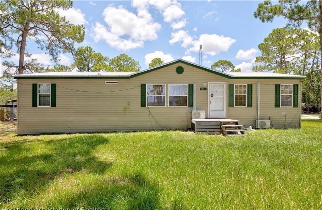 E Maxanna Blvd, Sebring, FL 33875